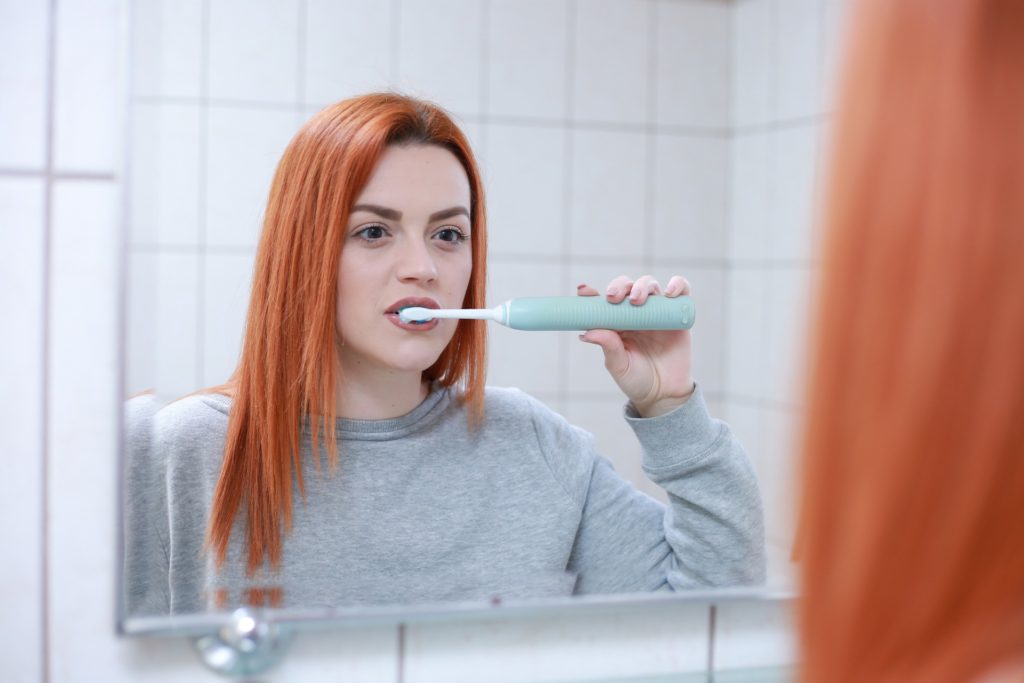 Akár felnőtt, akár gyerek elektromos fogkefével mosunk fogat, a 2 perces szabály nagyon fontos.